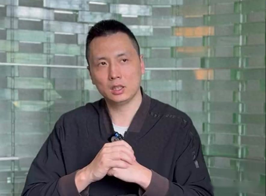 卢伟谈外援引援：大外护框为主，一号位考虑中，血布看情况续约！